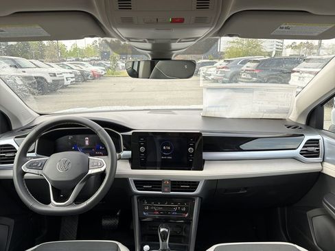 New 2026 Volkswagen Taos SE FWD image 19