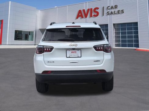 Used 2025 Jeep Compass Latitude w/ Sun & Sound Group AWD/4WD image 7