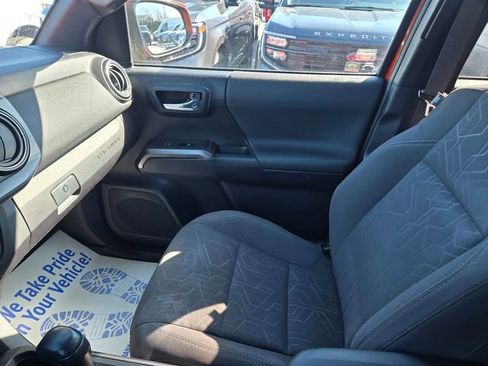 Used 2018 Toyota Tacoma TRD Sport image 15
