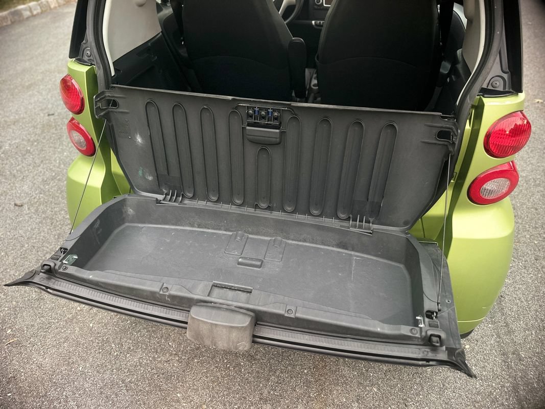 Used 2012 smart fortwo passion RWD image 21
