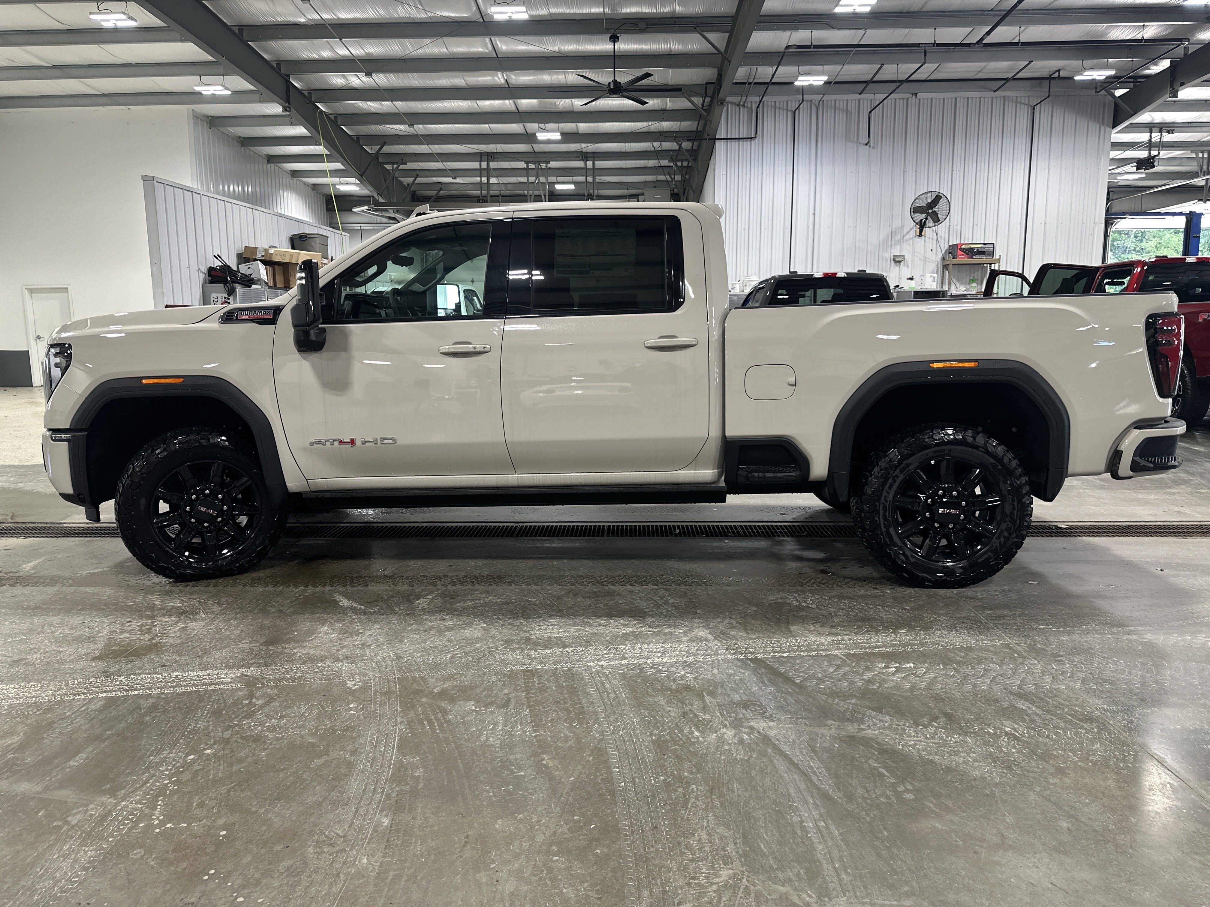 Used 2026 GMC Sierra 3500 AT4 w/ AT4 Premium Plus Package AWD/4WD image 5