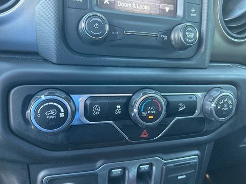 Used 2018 Jeep Wrangler Sport image 38