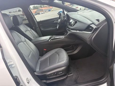 Used 2024 Buick Enclave Premium image 11