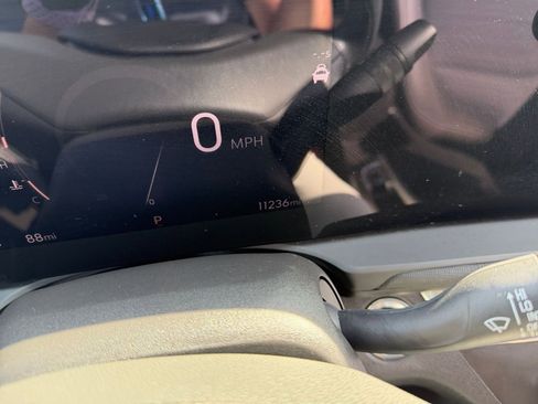 Used 2025 Buick Envista Preferred image 38