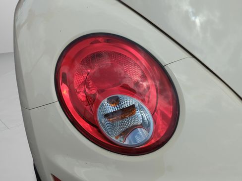 Used 2008 Volkswagen Beetle SE FWD image 30