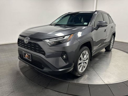 Used 2022 Toyota RAV4 XLE Premium AWD/4WD image 6
