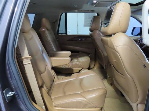 Used 2016 Cadillac Escalade Platinum AWD/4WD image 36
