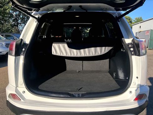 Used 2018 Toyota RAV4 SE w/ Power Extra Value Package FWD image 31