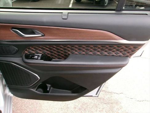 Certified 2023 Jeep Grand Cherokee L Summit w/ Luxury Tech Group V AWD/4WD image 10