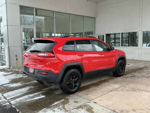 Used 2017 Jeep Cherokee Trailhawk w/ Cold Weather Group image 22