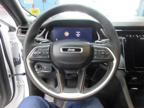 Used 2024 Jeep Grand Cherokee L Laredo AWD/4WD image 18