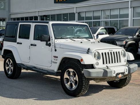 Used 2016 Jeep Wrangler Unlimited Sahara w/ Connectivity Group AWD/4WD image 3