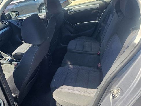 Used 2012 Volkswagen Golf 4-Door FWD image 14