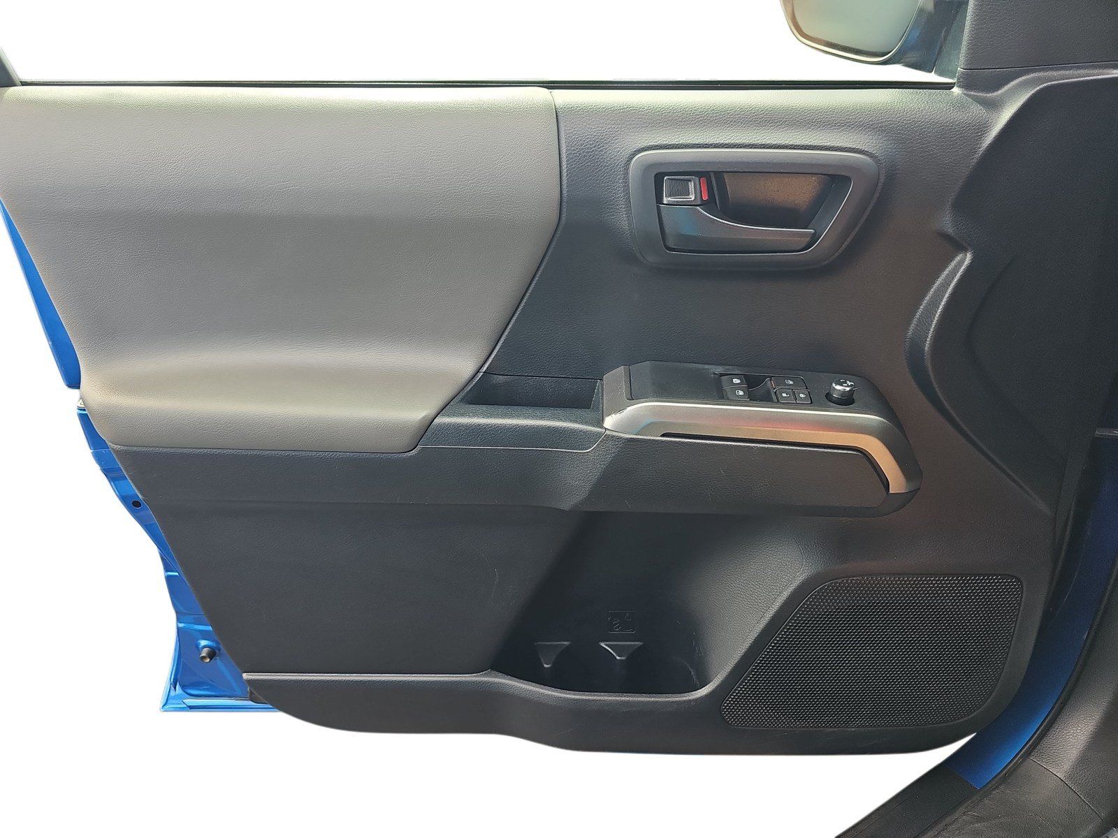 Used 2018 Toyota Tacoma SR5 AWD/4WD image 22
