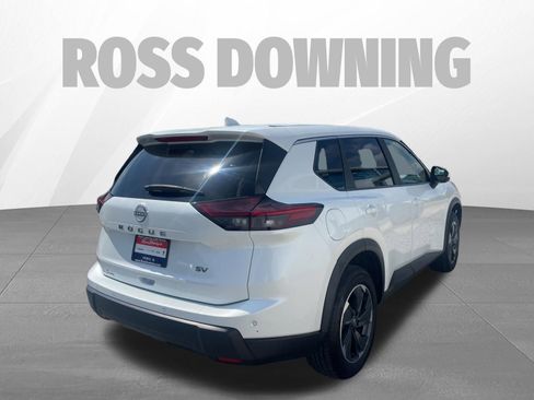 Used 2024 Nissan Rogue SV FWD image 3