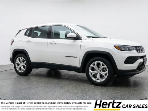 Used 2025 Jeep Compass Latitude AWD/4WD image 1