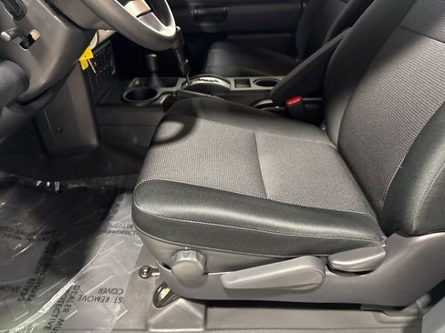 Used 2014 Toyota FJ Cruiser 4WD w/ Convenience Package image 25