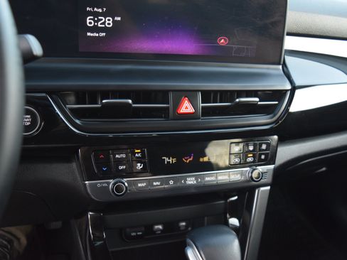 Used 2024 Kia Seltos S AWD/4WD image 14