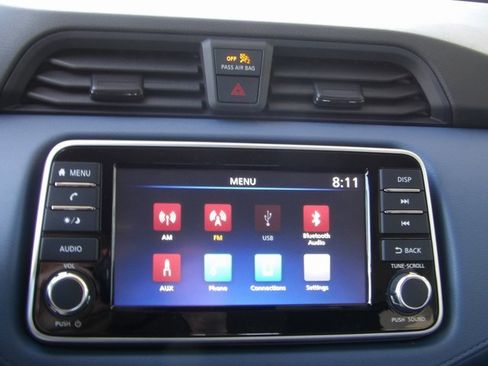 Used 2025 Nissan Versa SV w/ Trunk Package image 21