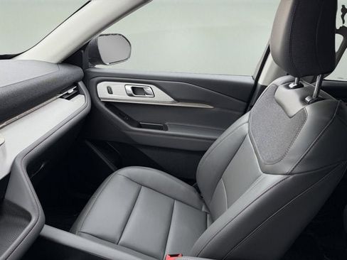 New 2026 Ford Explorer Active w/ Active Comfort Package AWD/4WD image 16