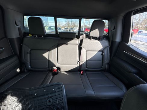 Used 2024 Chevrolet Silverado 1500 LT Trail Boss w/ Convenience Package II image 28