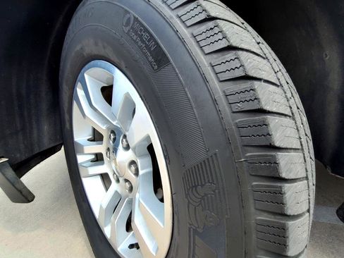 Used 2020 Chevrolet Suburban LT image 45