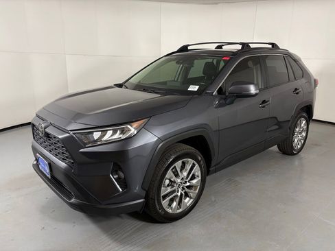 Used 2019 Toyota RAV4 XLE Premium image 4