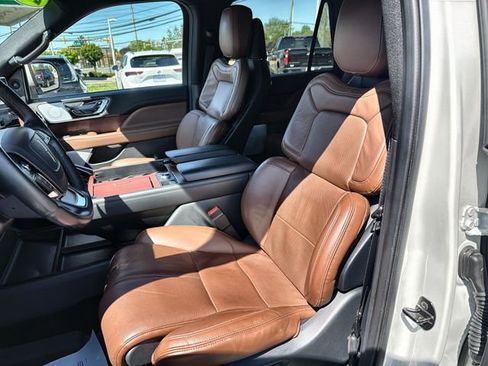 Used 2023 Lincoln Navigator L Reserve AWD/4WD image 20