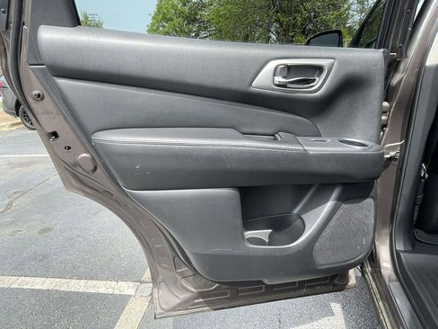 Used 2015 Nissan Pathfinder SL w/ SL Tech Package image 19