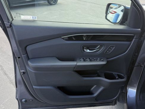Certified 2025 Honda Pilot Touring image 14