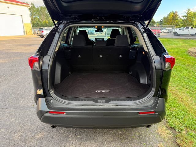 Used 2021 Toyota RAV4 LE w/ Carpet Mat Package (TMS) AWD/4WD image 3