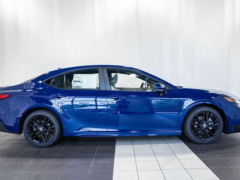 New 2026 Toyota Camry SE FWD image 3