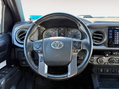 Used 2017 Toyota Tacoma TRD Off-Road image 15
