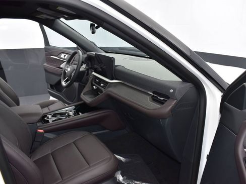 Used 2025 Ford Explorer Platinum w/ Ultimate Package image 17