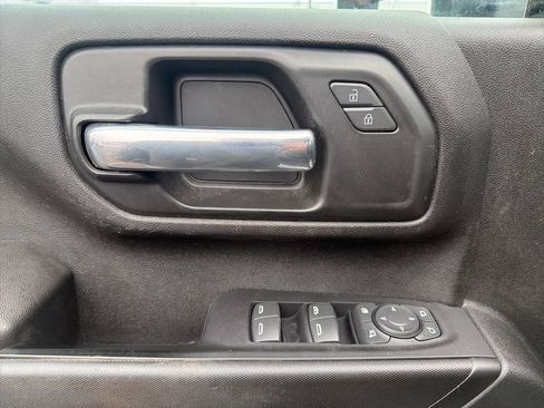 Used 2022 Chevrolet Silverado 2500 Custom w/ Custom Value Package image 10