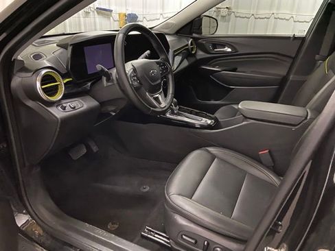 Used 2024 Chevrolet Trax ACTIV w/ Sunroof Package FWD image 29
