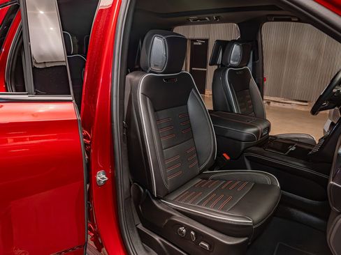 Used 2025 GMC Yukon AT4 Ultimate AWD/4WD image 29