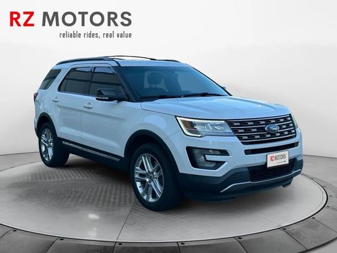 Used 2017 Ford Explorer XLT w/ Equipment Group 202A image 7