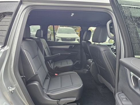 Used 2025 Buick Enclave Preferred w/ Power Package image 13