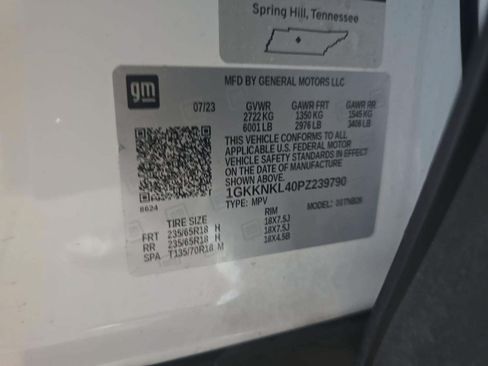 Used 2023 GMC Acadia SLE w/ Driver Convenience Package FWD image 16