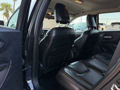 Used 2015 Jeep Cherokee Trailhawk w/ Leather Interior Group AWD/4WD image 41