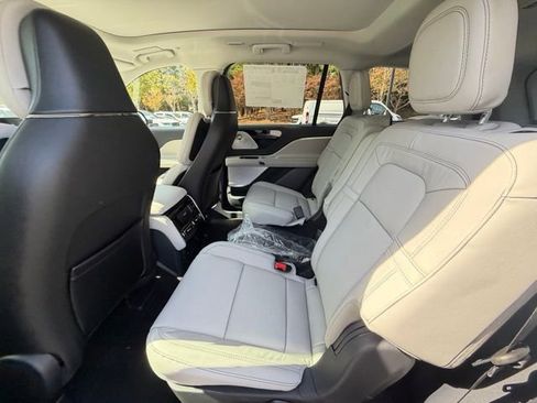 New 2026 Lincoln Aviator Reserve w/ Luxury Package image 12