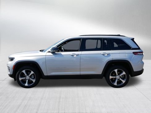 Used 2025 Jeep Grand Cherokee Limited w/ Trailer Tow Package AWD/4WD image 4