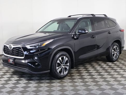 Used 2022 Toyota Highlander XLE image 8