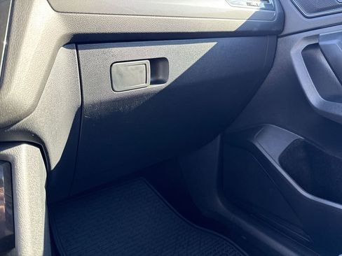 Used 2023 Volkswagen Tiguan SE image 41