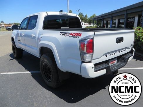 Used 2021 Toyota Tacoma TRD Sport image 9
