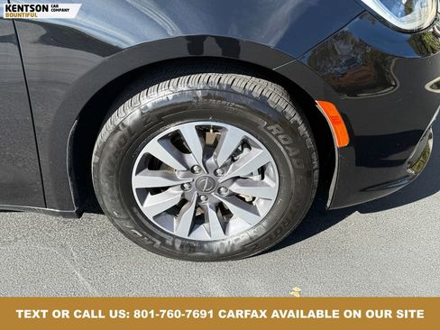 Used 2024 Chrysler Pacifica Select image 15