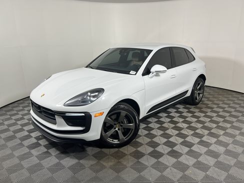 Certified 2023 Porsche Macan AWD/4WD image 1