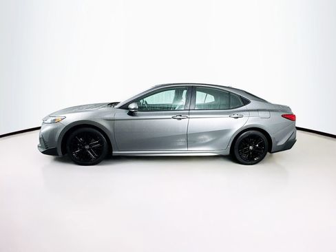 Used 2025 Toyota Camry SE image 6