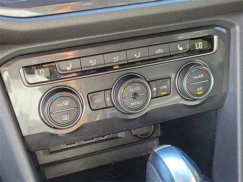 Used 2020 Volkswagen Tiguan SE R-Line image 23